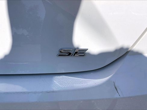 Used 2025 Toyota Camry SE FWD image 10