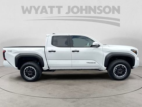 Used 2025 Toyota Tacoma TRD Off-Road AWD/4WD image 6