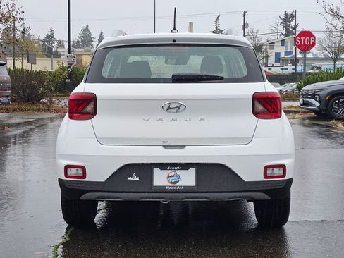 Used 2026 Hyundai Venue SEL FWD image 6