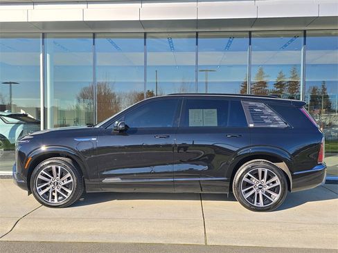 Certified 2026 Cadillac Vistiq Sport image 2