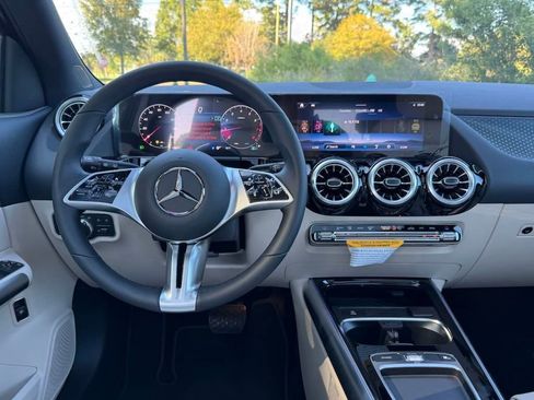 Used 2025 Mercedes-Benz GLA 250 image 3