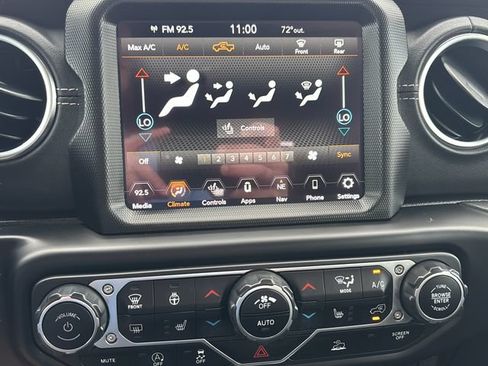 Used 2022 Jeep Gladiator Overland w/ Popular Equipment Package AWD/4WD image 27