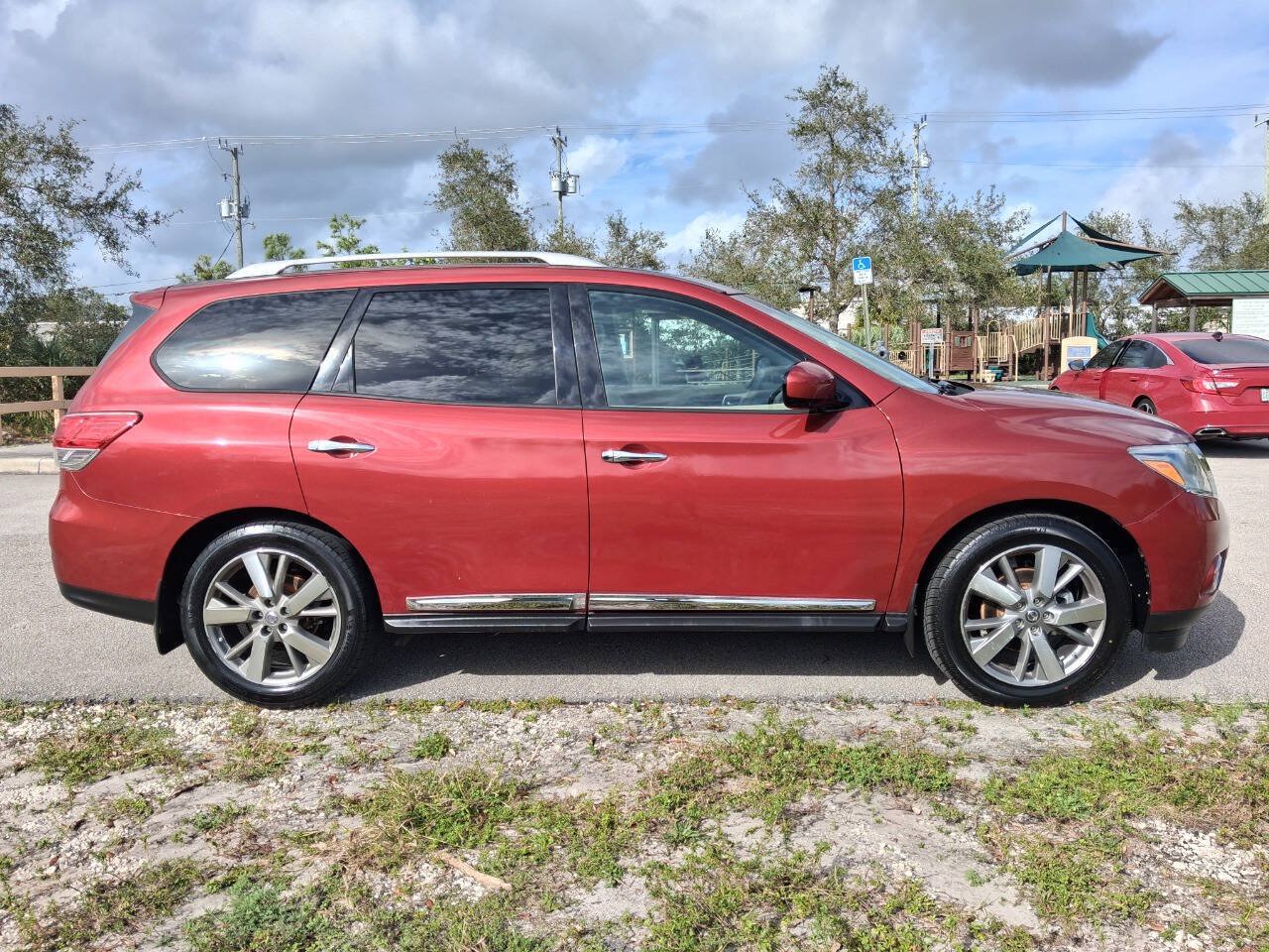 Used 2015 Nissan Pathfinder Platinum FWD image 5