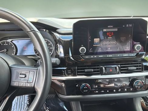Used 2025 Nissan Pathfinder SV FWD image 25