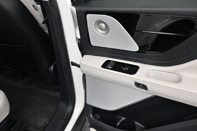 Used 2025 Lincoln Aviator Reserve w/ Equipment Group 201A AWD/4WD image 29