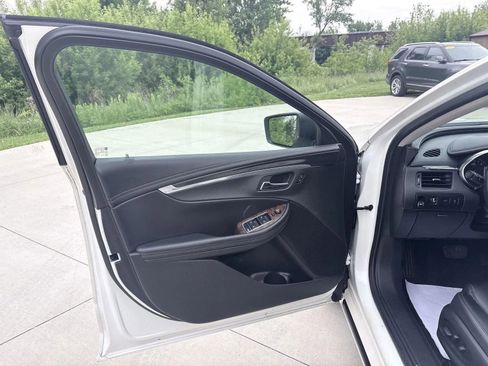 Used 2014 Chevrolet Impala LT w/ Convenience Package FWD image 10