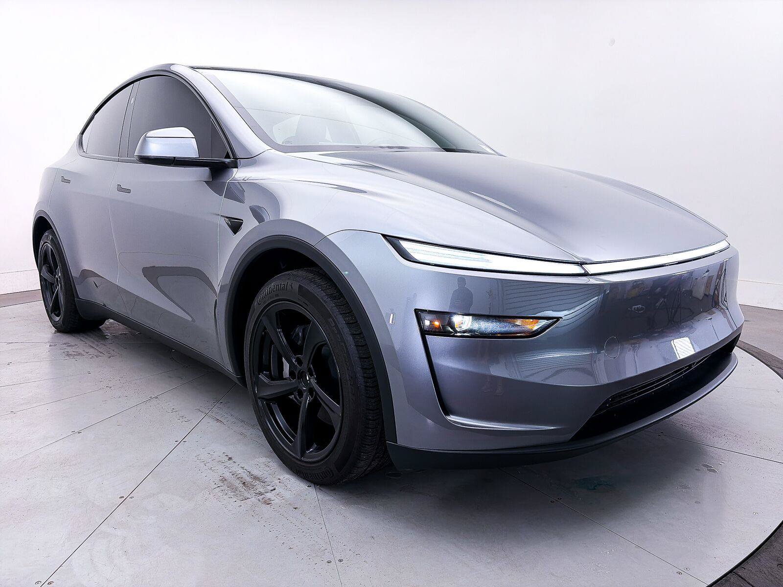 Used 2026 Tesla Model Y AWD image 12