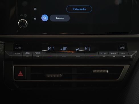 Used 2025 Toyota Camry SE image 16