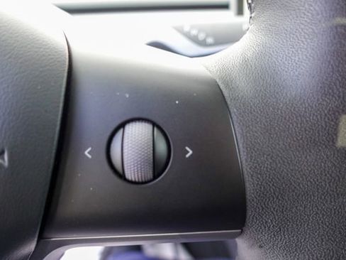 Used 2025 Tesla Model Y Long Range image 14