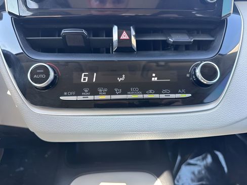 Used 2020 Toyota Corolla LE image 18