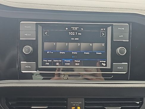 Used 2024 Volkswagen Jetta Sport image 18