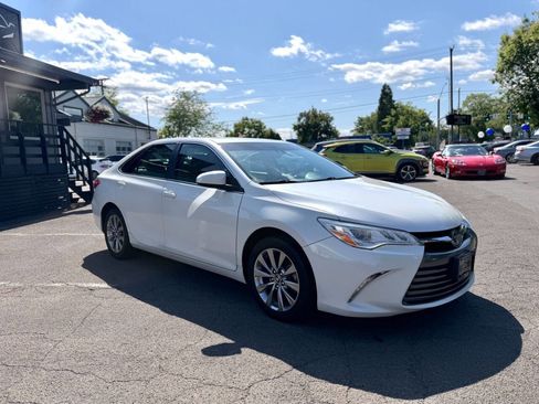 Used 2017 Toyota Camry XLE w/ Advanced Technology Package FWD image 6