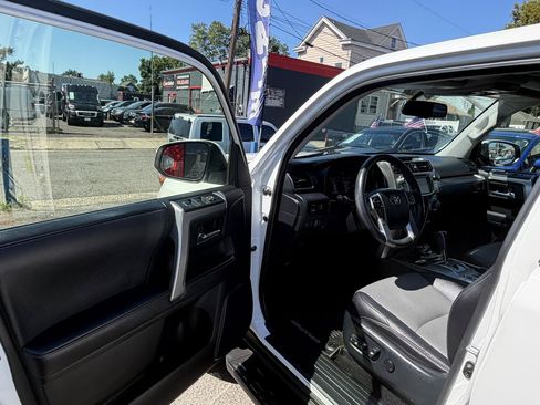 Used 2018 Toyota 4Runner SR5 Premium AWD/4WD image 18