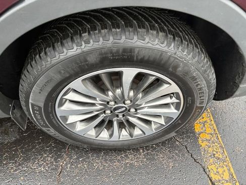 Used 2020 Lincoln Nautilus FWD w/ Equipment Group 101A image 17