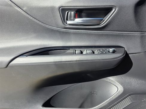 Used 2024 Toyota Venza LE image 16