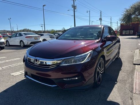 Used 2017 Honda Accord Touring image 4