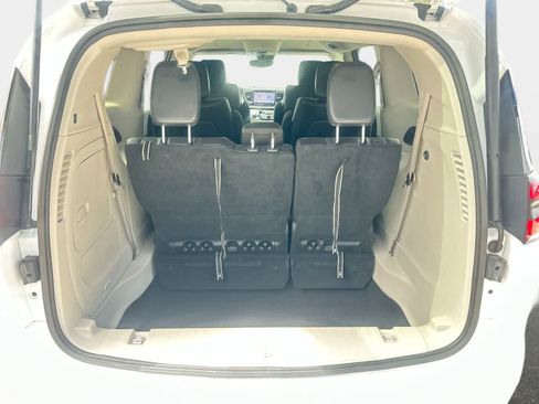 Used 2022 Chrysler Pacifica Touring-L FWD image 9