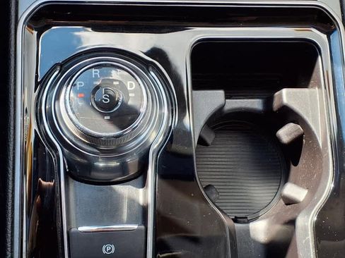 Used 2019 Ford Edge SE image 21