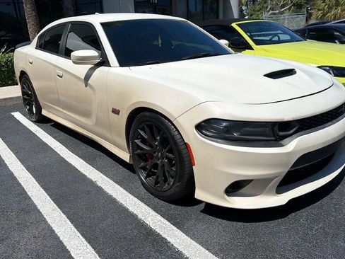 Used 2019 Dodge Charger Scat Pack w/ Dynamics Package RWD image 2