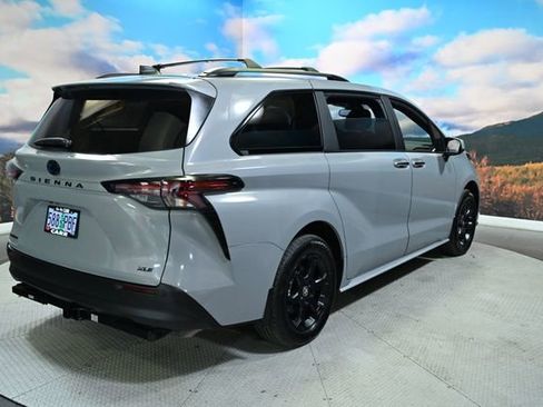 Used 2025 Toyota Sienna XLE Woodland Edition image 9