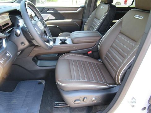 New 2026 GMC Acadia Denali Ultimate w/ LPO, Floor Liner Package FWD image 17