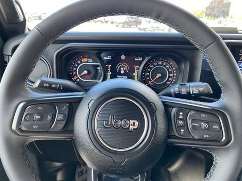 Used 2026 Jeep Wrangler Unlimited Rubicon AWD/4WD image 18