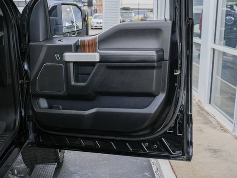 Used 2017 Ford F150 Lariat RWD image 31