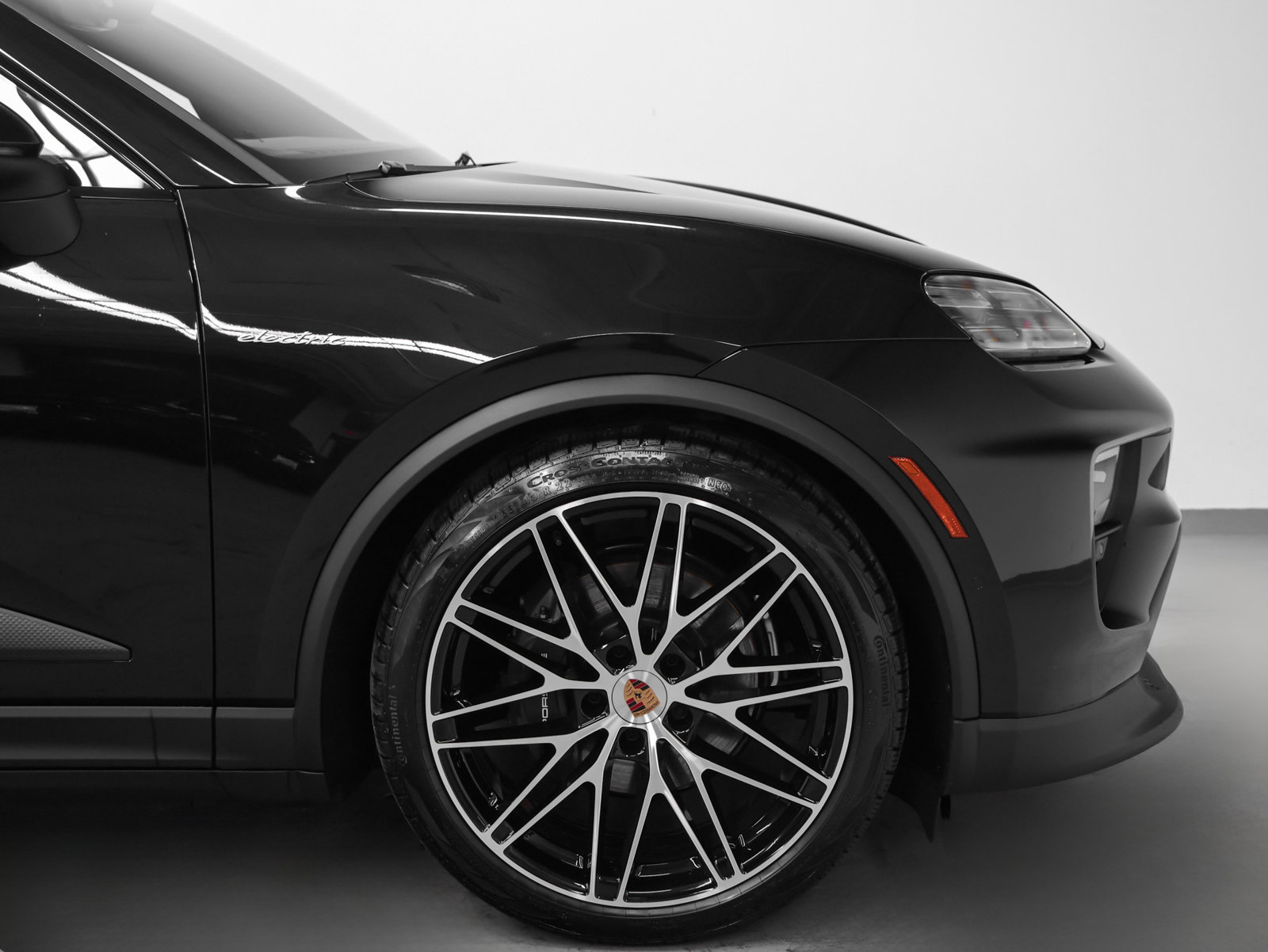 Certified 2026 Porsche Macan 4 Electric AWD/4WD image 14