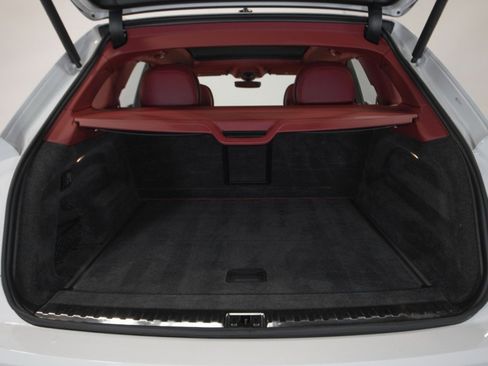 Used 2022 Bentley Bentayga image 69