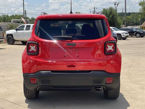 Used 2021 Jeep Renegade Latitude FWD image 7