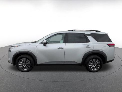 Used 2025 Nissan Pathfinder SV AWD/4WD image 9