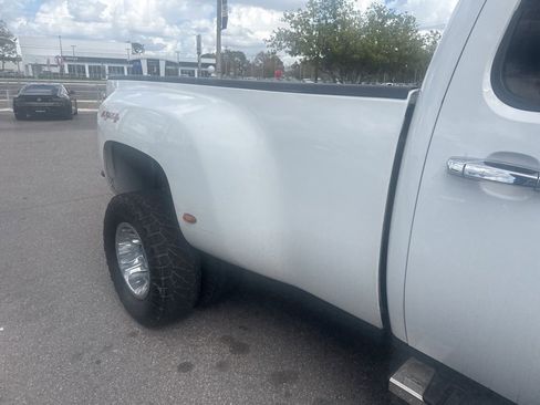 Used 2011 GMC Sierra 3500 SLE image 2