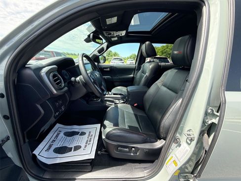 Used 2021 Toyota Tacoma TRD Pro AWD/4WD image 13