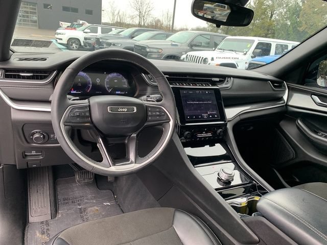 Used 2023 Jeep Grand Cherokee Altitude AWD/4WD image 17