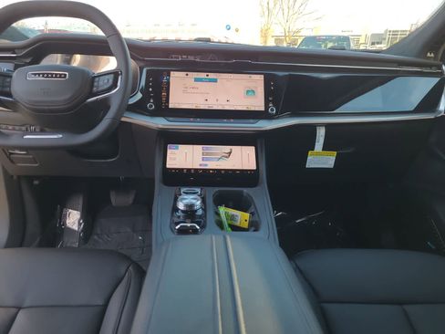 New 2025 Jeep Wagoneer S Launch Edition w/ Trailer Tow Group image 18