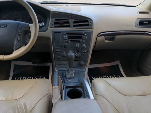 Used 2002 Volvo V70 Cross Country image 10