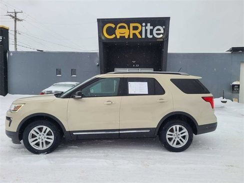 Used 2018 Ford Explorer XLT w/ Equipment Group 202A image 10