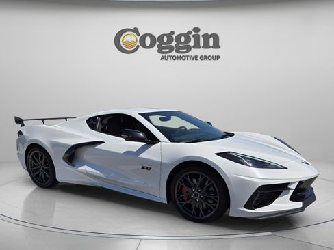 Used 2023 Chevrolet Corvette Stingray Premium Cpe w/ Z51 Performance Package RWD image 7