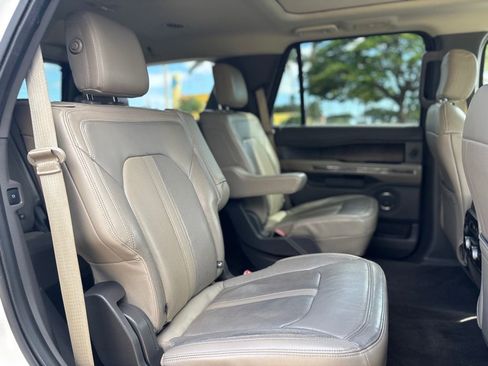 Used 2018 Ford Expedition Limited w/ Equipment Group 301A AWD/4WD image 11