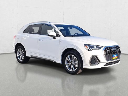 Used 2023 Audi Q3 2.0T Premium image 3