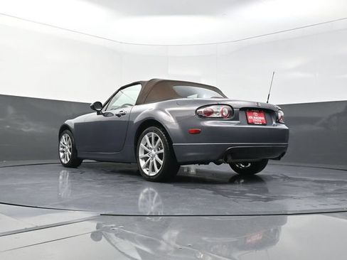 Used 2006 MAZDA MX-5 Miata Grand Touring w/ Premium Pkg RWD image 31