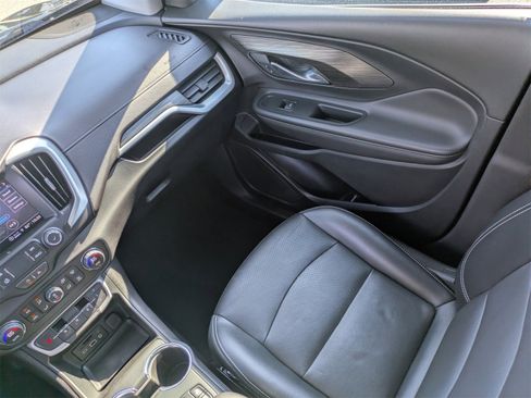 Used 2023 GMC Terrain SLT image 19