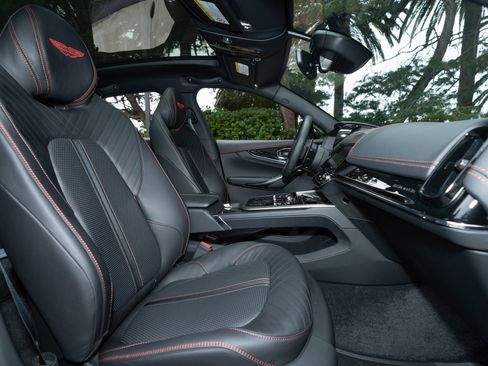 Used 2025 Aston Martin DBX 707 image 21