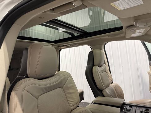 Used 2022 Lincoln Navigator L Reserve AWD/4WD image 21