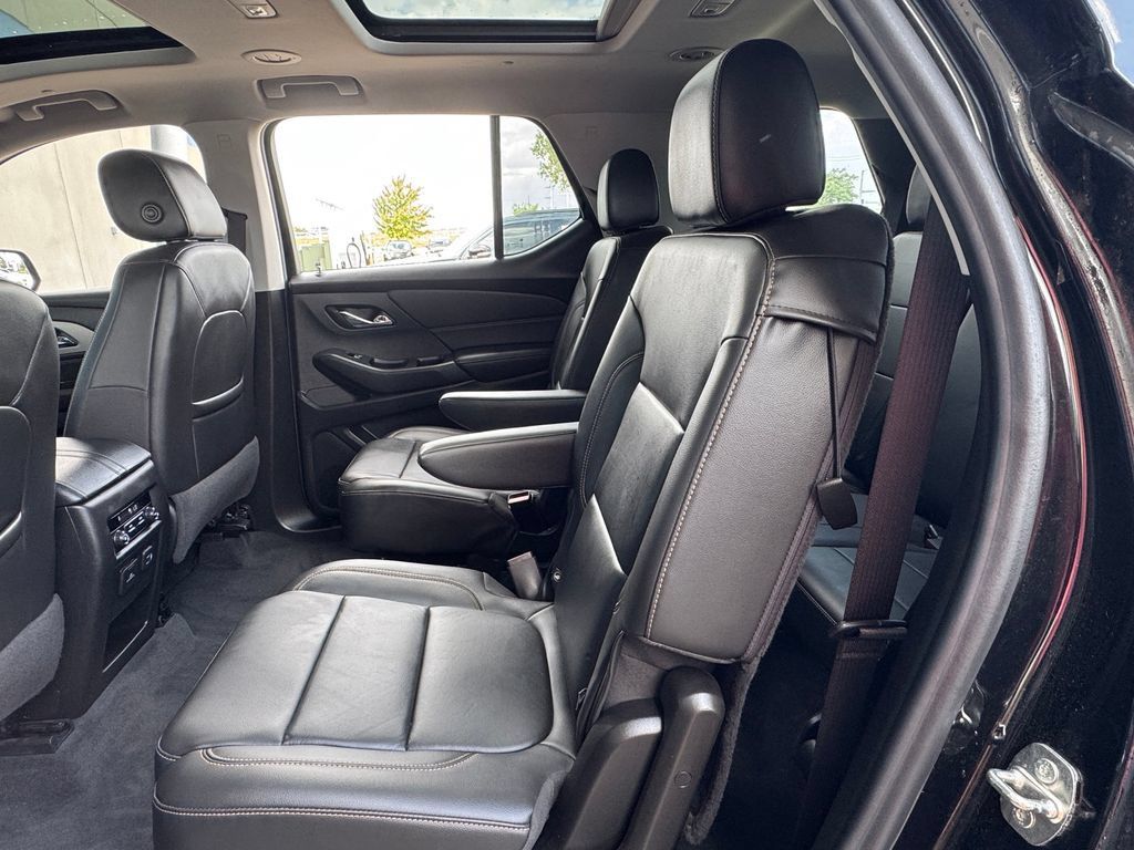 Used 2021 Chevrolet Traverse RS AWD/4WD image 32