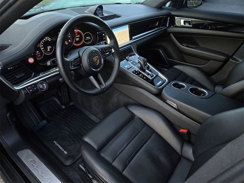 Used 2022 Porsche Panamera 4 w/ Premium Package image 11