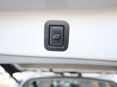 Used 2019 Toyota Highlander XLE image 15