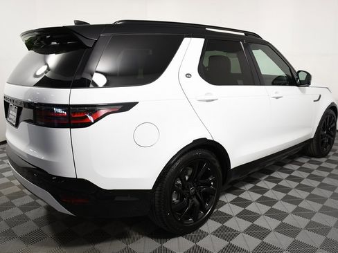 Used 2025 Land Rover Discovery Dynamic SE image 7