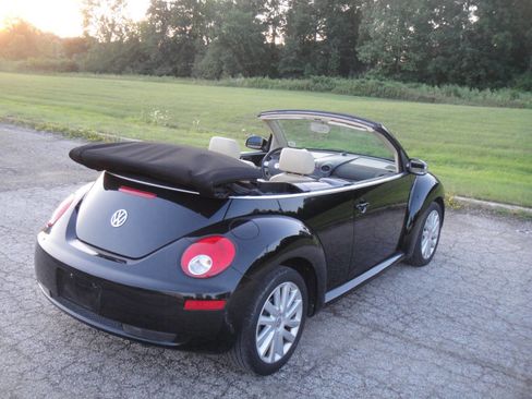 Used 2008 Volkswagen Beetle SE image 17
