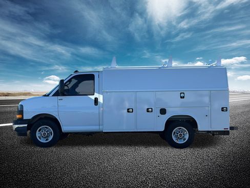 New 2025 GMC Savana 3500 w/ Power Convenience Package RWD image 26